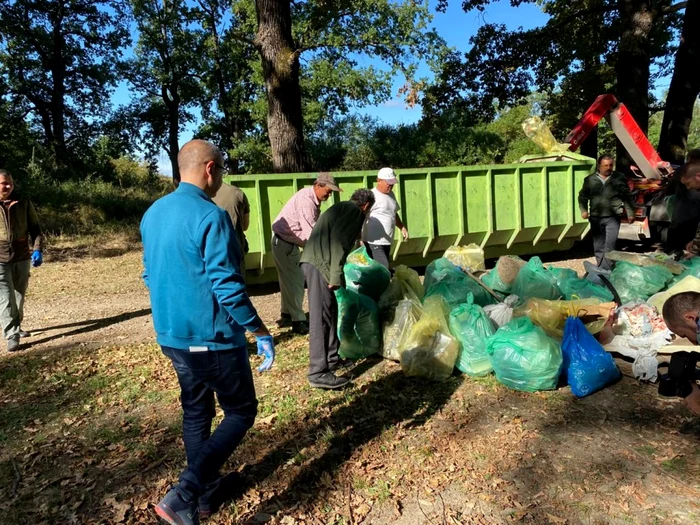 Cantităţi impresionante de deşeuri au fost strânse în cadrul campaniei de ecologizare din judeţul Gorj