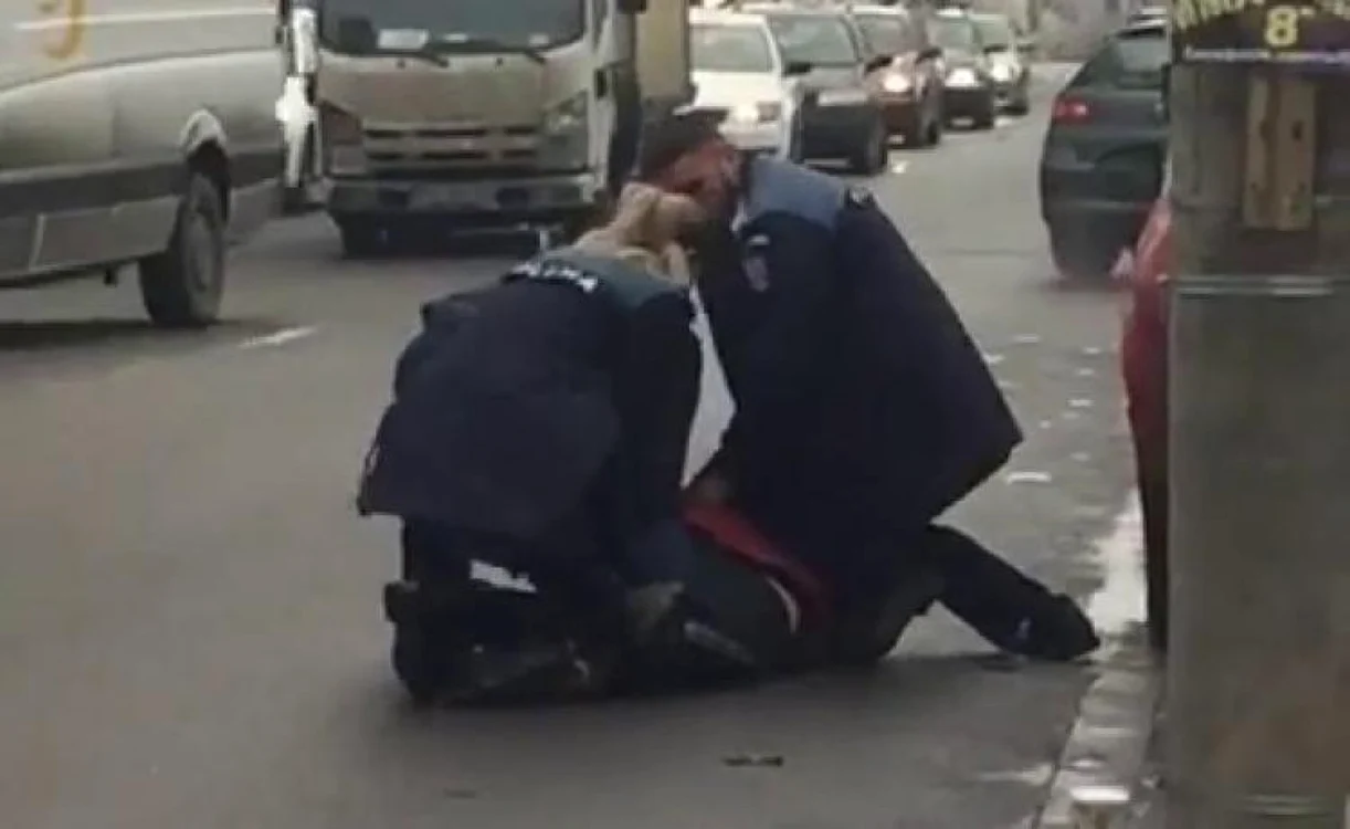 Poliţiştii i-au acordat primul ajutor. FOTO: Stiri de Cluj