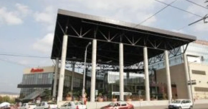 Cluj: Târg de antichităţi şi expoziţie caritabilă la Iulius Mall