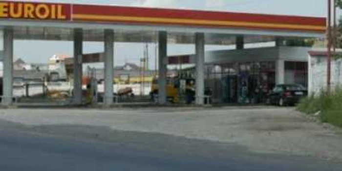 Angajații benzinăriei au fost amenințați cu un pistol cu capse