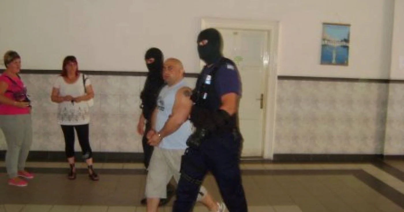 Arad: Clanul Împăratului Uţu Rohozneanu ameninţa oamenii şi pentru o sticlă de whisky