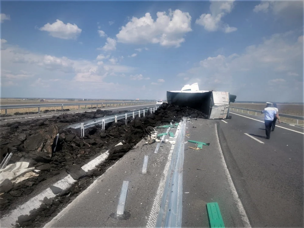Traficul este complet blocat pe DEx 12 FOTo: IPJ Olt