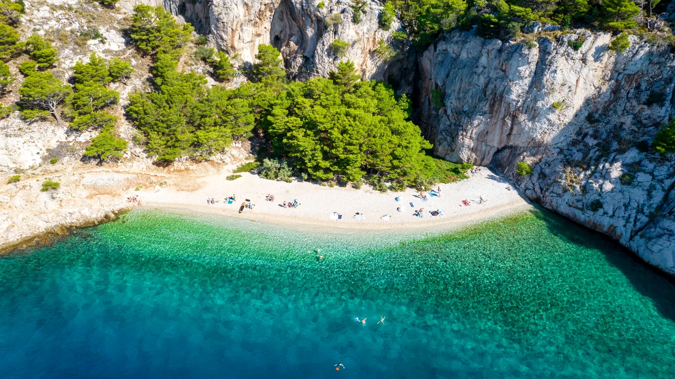 Țărmul Mării Adriatice din Croația. FOTO: Shutterstock