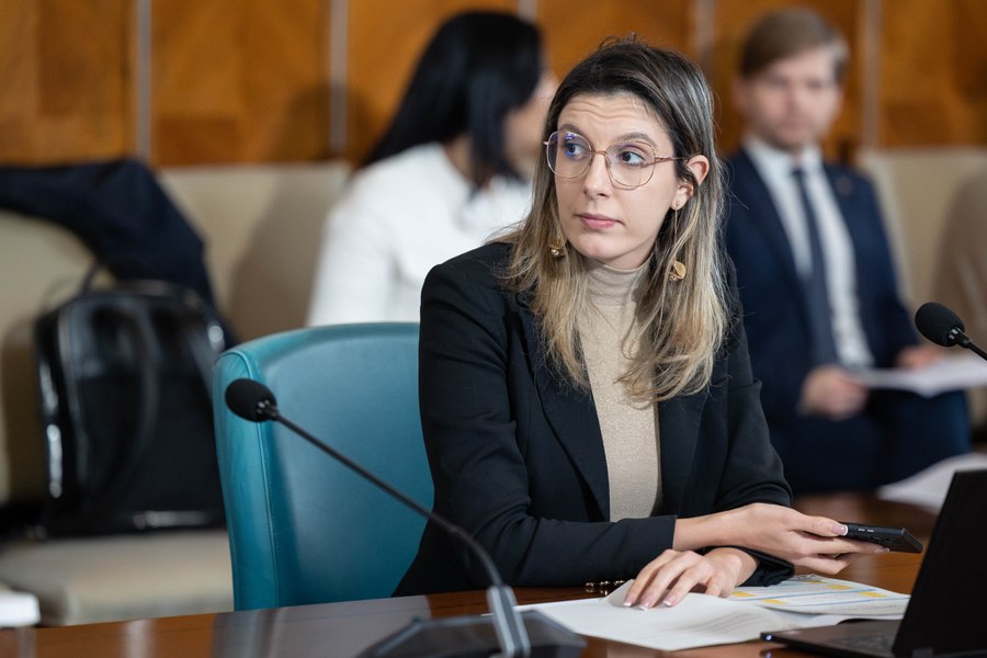 Senat obravnaval nezaupnico ministrici za okolje zaradi krize s pitno vodo v Prahovi