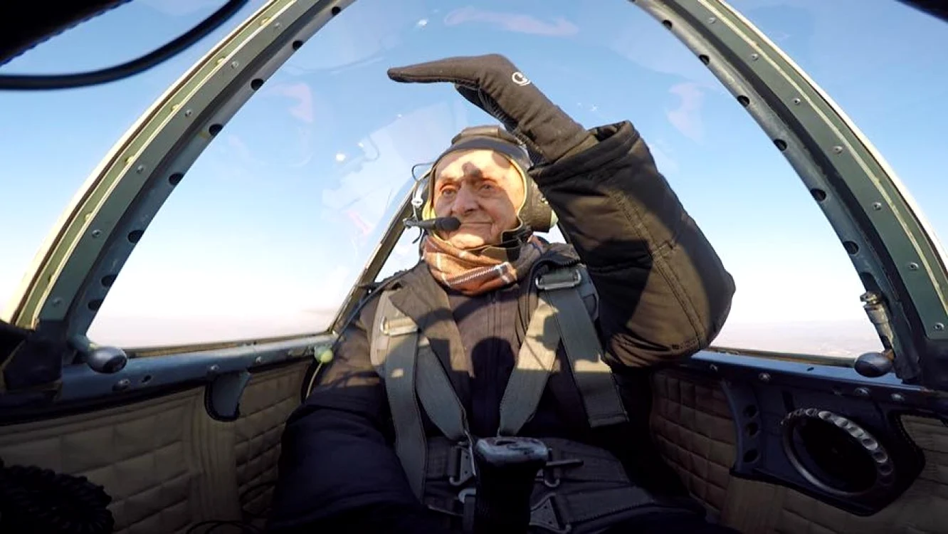 Ion Dobran salută România de la înălţime FOTO Iacării Acrobaţi