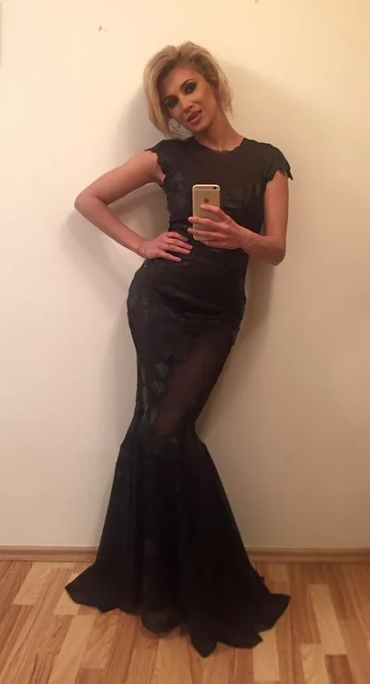 Aceasta este rochia care i-a adus Lorei un trofeu "Bau"