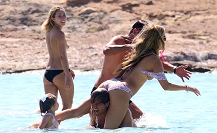 Soţii Rosberg s-au hârjonit în apă