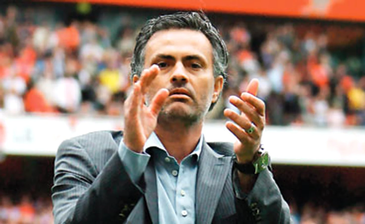 
    Mourinho e liber de contract din decembrie 2015  