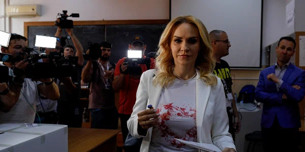 Gabriela Firea la vot. FOTO Inquam Photos / Octav Ganea