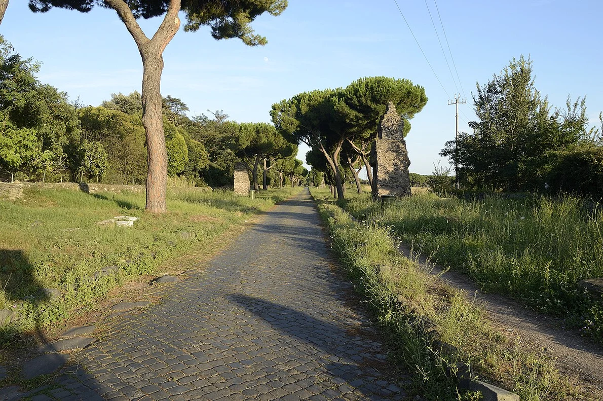 Via Appia, unul dintre cele mai vechi și mai importante drumuri strategice ale Imperiului Roman (© Livioandronico2013 / Wikimedia Commons)