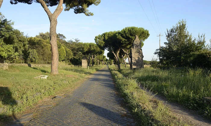 Via Appia, unul dintre cele mai vechi și mai importante drumuri strategice ale Imperiului Roman (© Livioandronico2013 / Wikimedia Commons)