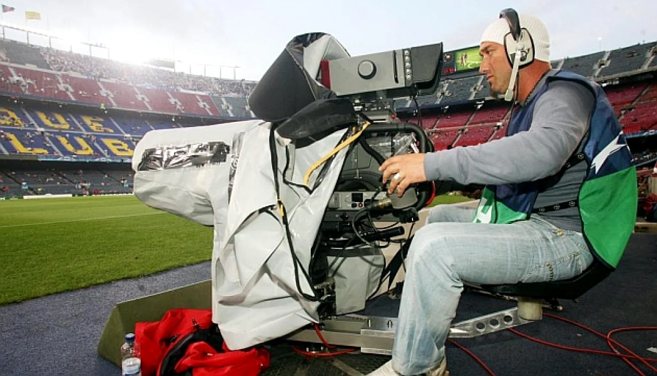 FC Barcelona şi Real Madrid obţin, împreună, din drepturile TV, cât celelalte 18 echipe din prima ligă spaniolă. FOTO: Marca.com