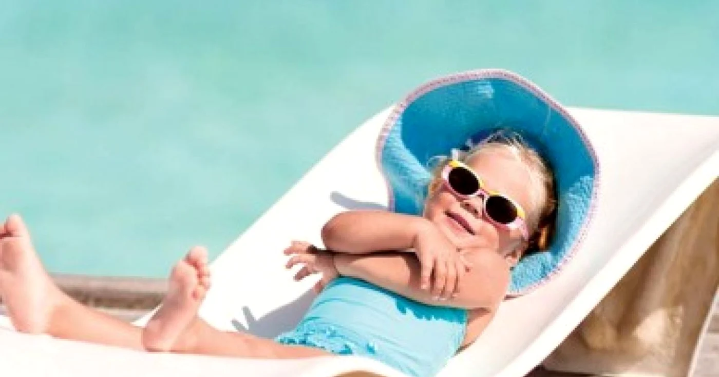 Arsurile solare repetate în copilărie ne predispun ca adulţi la cancerele de piele. 