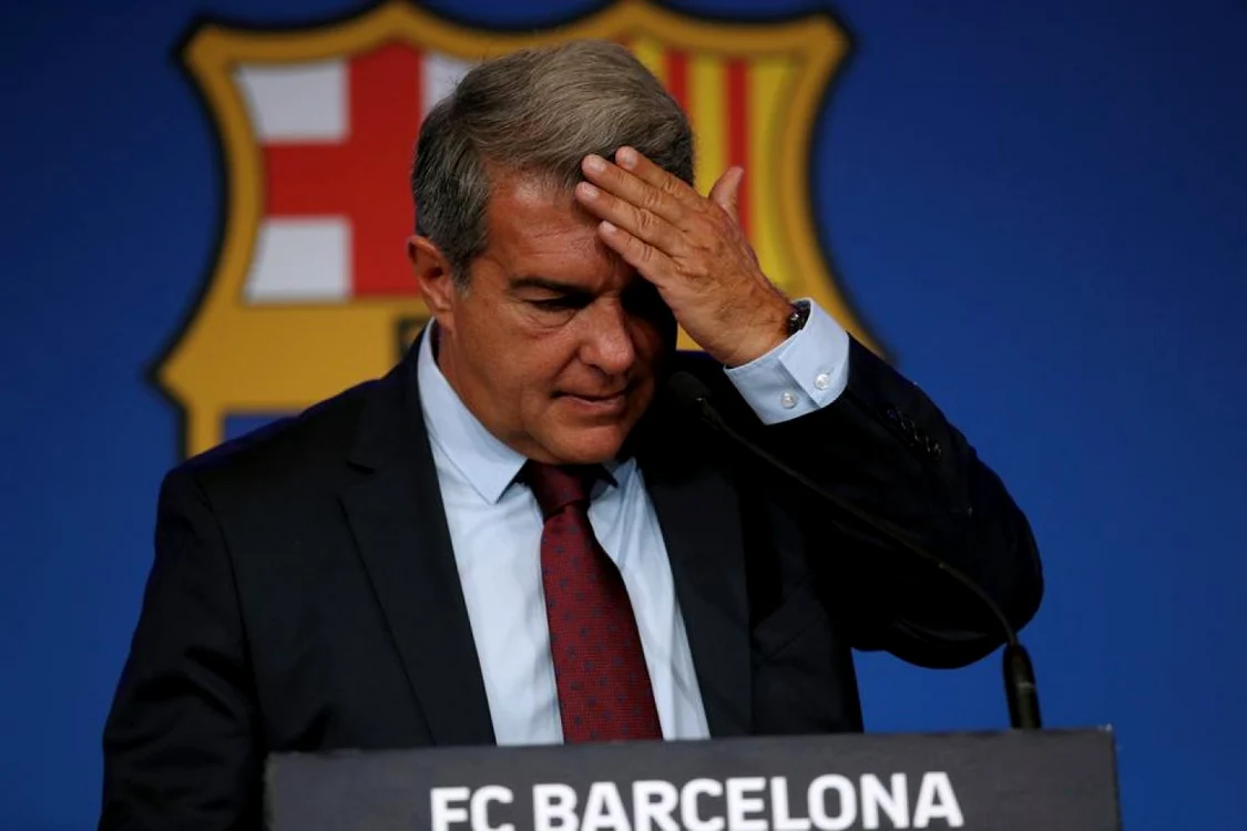 Contractul lui Messi pe Camp Nou s-a încheiat la sfârşitul lunii iunie, însă discuţiile pentru rămânerea sa la clubul unde evoluează întreaga sa carieră au continuat dincolo de această dată.