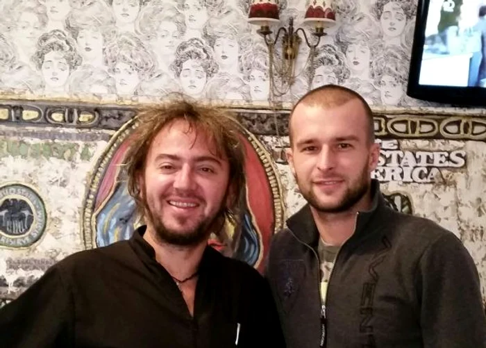 Adrian Ungur, alaturi de medicul care i-a facut implantulFOTO: Arhivă personală