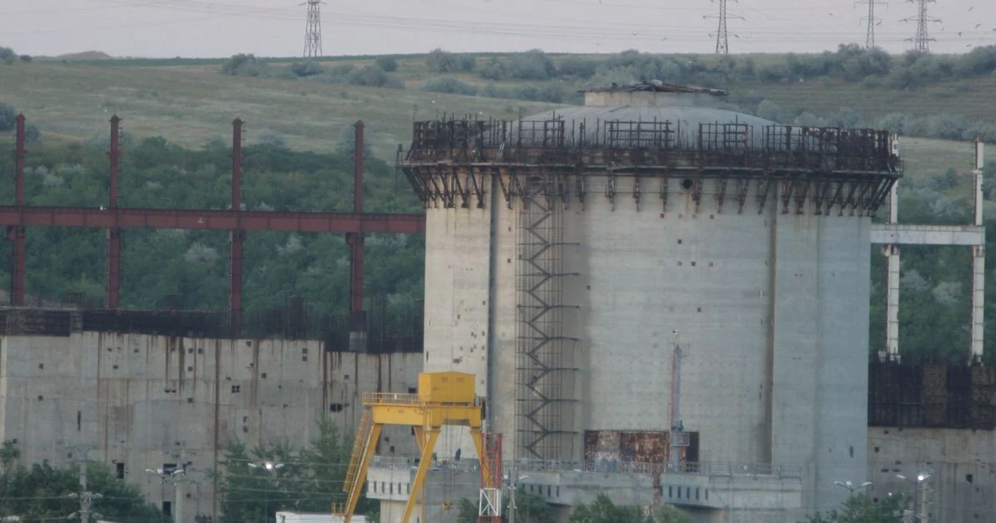 Unitățile 1 și 2 au fost construite tot cu supervizarea canadienilor