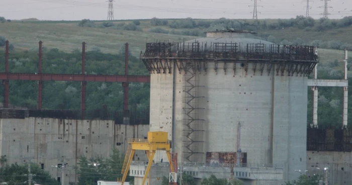 Unitățile 1 și 2 au fost construite tot cu supervizarea canadienilor