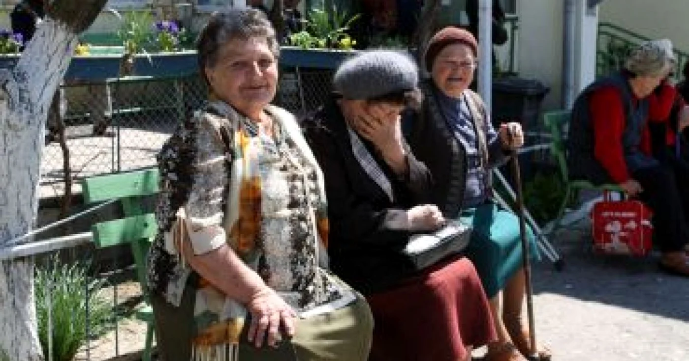 Constanta: Pensionarii protestează în faţa Prefecturii