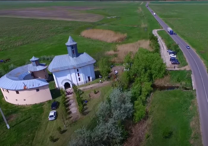 Oamenii vin aici chiar și astăzi. / captură: YouTube/Smeeni WEB TV