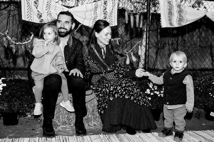 Alina Maria și Nicolae al României cu copiii foto FB2 jpg