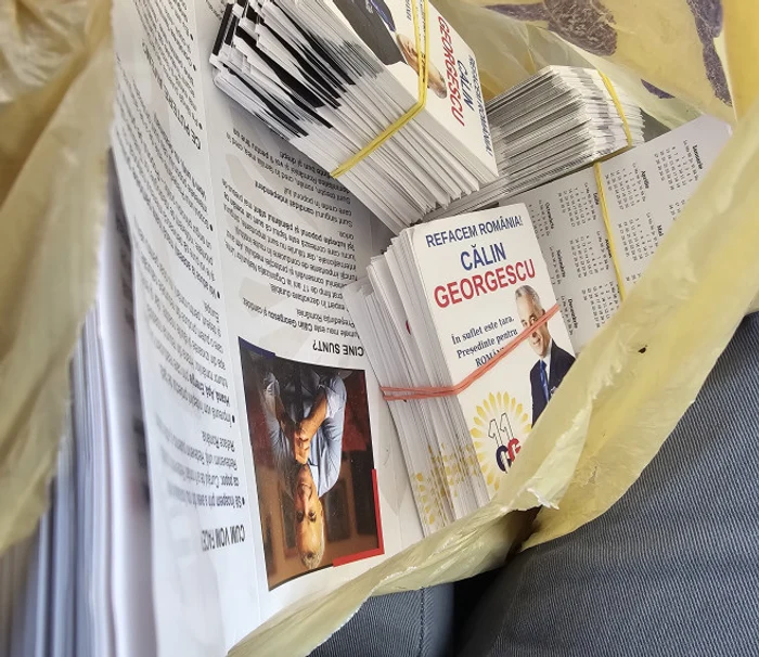 Afișe ale candidatului independent Călin Georgescu FOTO: Digi24