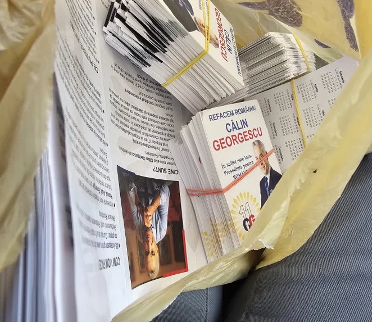 Afișe ale candidatului independent Călin Georgescu FOTO: Digi24