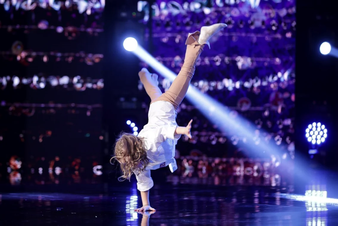 AMIRA rOMANII AU TALENT png