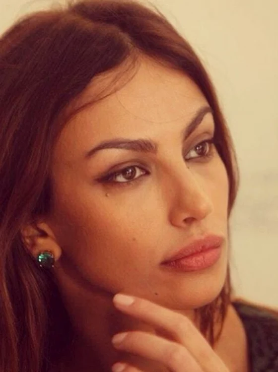 
    Frumuşeţea a făcut-o pe Mădălina Ghenea o model celebru  