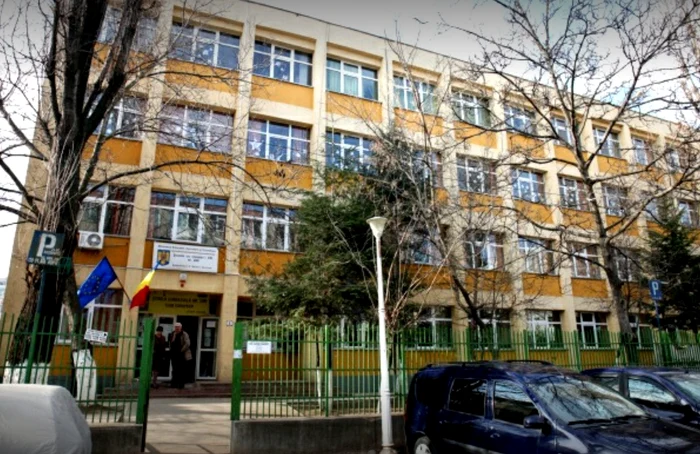 Un elev de la Școala 206 din București a suferit un traumatism cranian după ce un dulap a căzut pe el