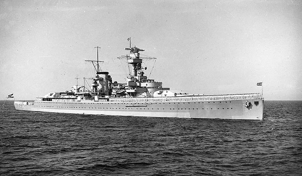 Crucișătorul german Deutschland, în anul 1935 (© Wikimedia Commons)