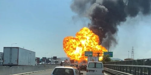 Explozie pe o autostrada din Italia FOTO La Repubblica