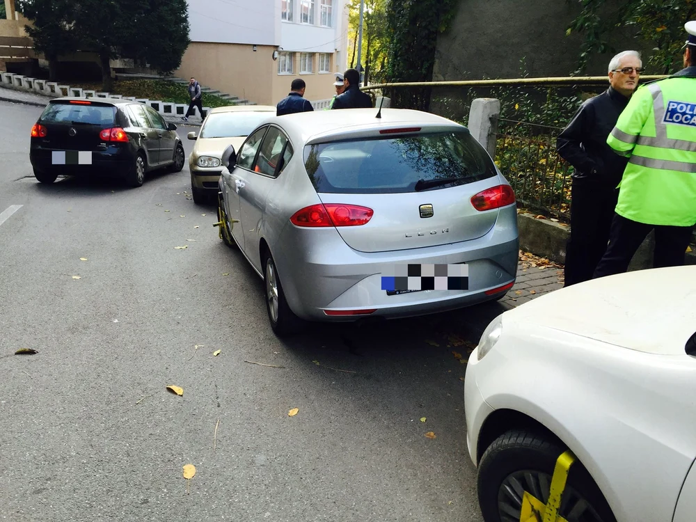 Unii donatori au parcat în locuri interzise, iar poliţiştii au dat imediat amenzi