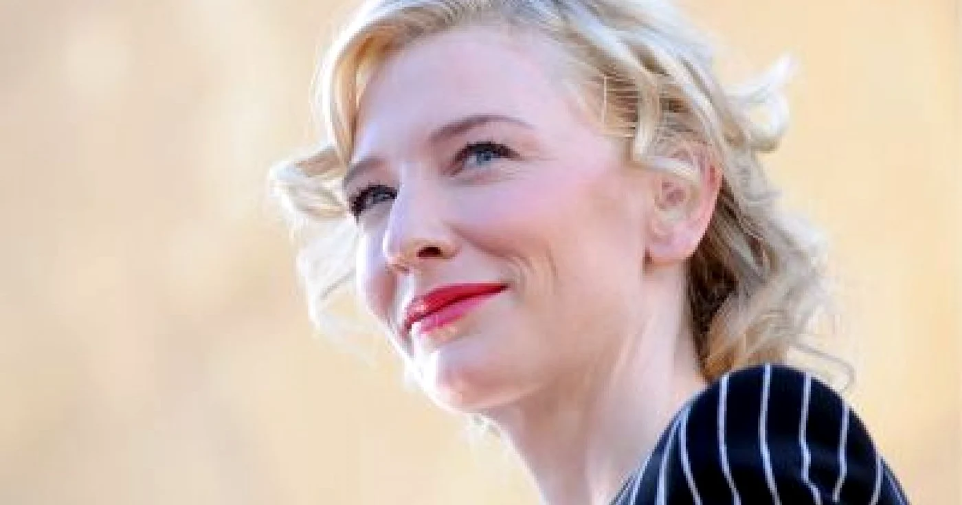 Actriţa australiană Cate Blanchett a fost lovită în cap cu un aparat de radio!