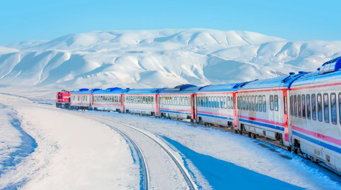 Trenul Eastern Express face o călătorie de 24 de ore prin peisajele de iarnă ale Turciei 