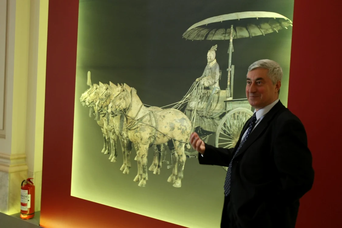 Directorul Muzeului Naţional de Istorie, Ernest Oberlander-Târnoveanu, a arătat care erau obiceiurile chinezilor ce mergea pe Drumul Mătăsii FOTO Marian Iliescu
