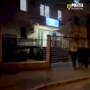 Un bărbat din Sectorul 5 a fost lovit în cap cu un ciocan de șnițele, agresorul a fost arestat. FOTO: captură video Poliția Română