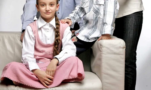 Lucia Bubulac și Cătălin Crișan, alături de copiii lor jpeg