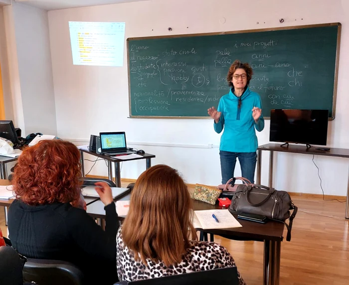 Carla Alexa Dodi în timpul unui curs de limbă și cultură italiană FOTO UGAL