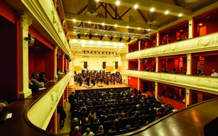 
    Filarmonica din SibiuFoto: adevarul.ro  