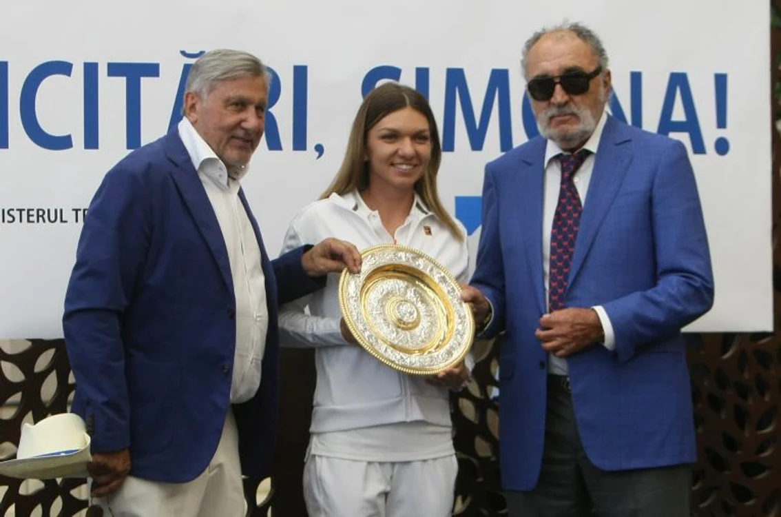 
    Simona Halep, alaturi de Ion Țiriac si de Ilie Năstase, la revenirea in Romania de la WimbledonFOTO: Mihai Ionescu  