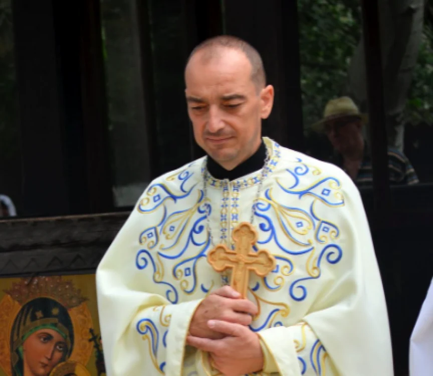 Preotul Claudiu Banu este printre locatarii blocului devastat de incendiu Sursa Facebook CB