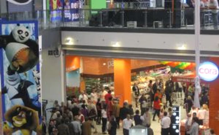 Mall-ul a fost luat cu asalt încă din prima zi de deschidere