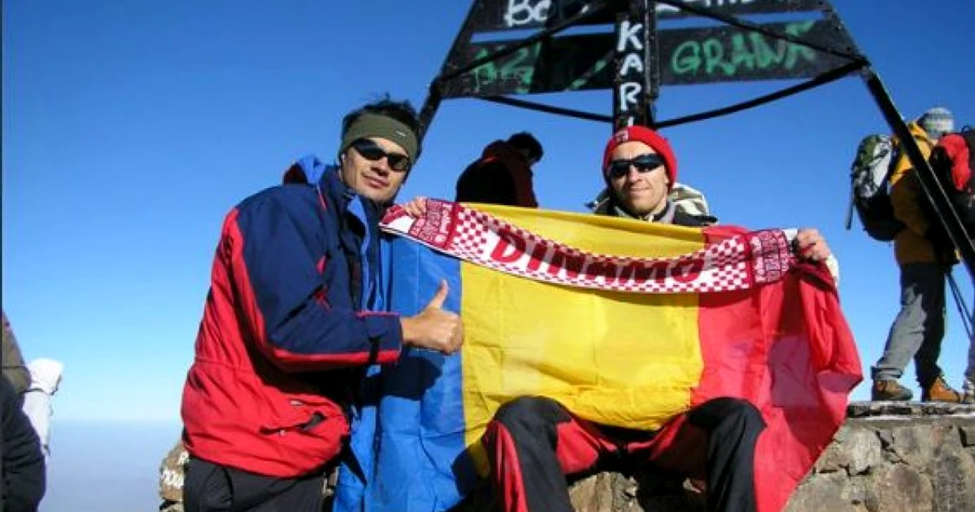 Dragoş Nica (stânga), alături de Ludovic Vieru, în timpul unei expediţii din 2007, în munţii Atlas