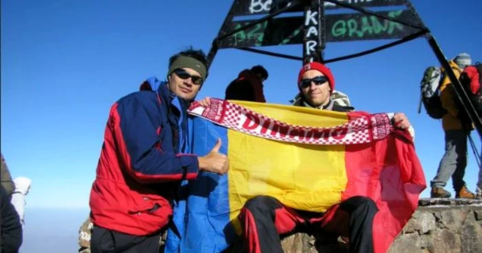 Dragoş Nica (stânga), alături de Ludovic Vieru, în timpul unei expediţii din 2007, în munţii Atlas