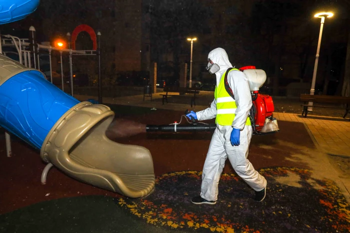 În sectorul 2 au fost dezinfectate toate locurile de joacă pentru copiiFOTO: Click!