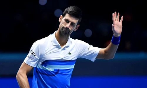 djokovic saluta jpg