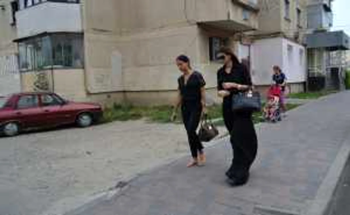 Ramona Gabor a ajuns vineri dup-amiază la apartamentul în care a copilărit, unde locuia mama sa FOTO Olimpia Filip
