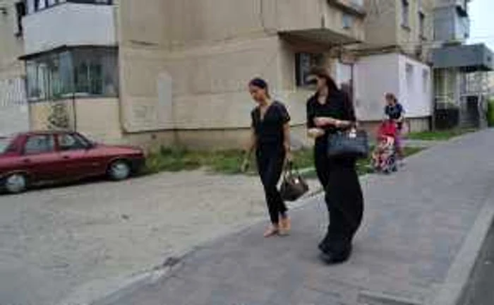 Ramona Gabor a ajuns vineri dup-amiază la apartamentul în care a copilărit, unde locuia mama sa FOTO Olimpia Filip