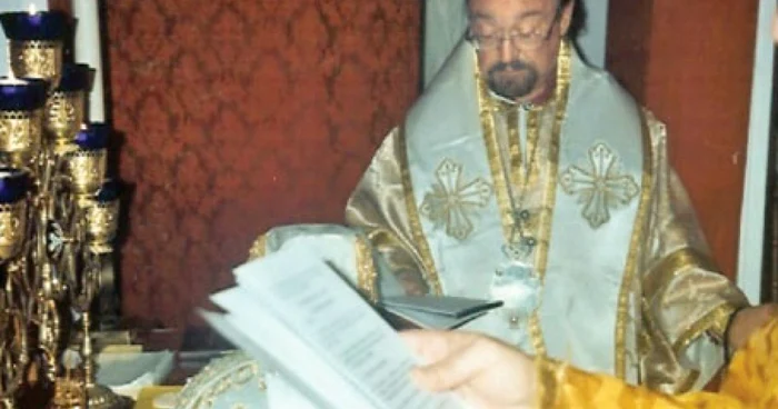 Preotul spaniol Pablo de Italica ţine slujbe şi pentru români