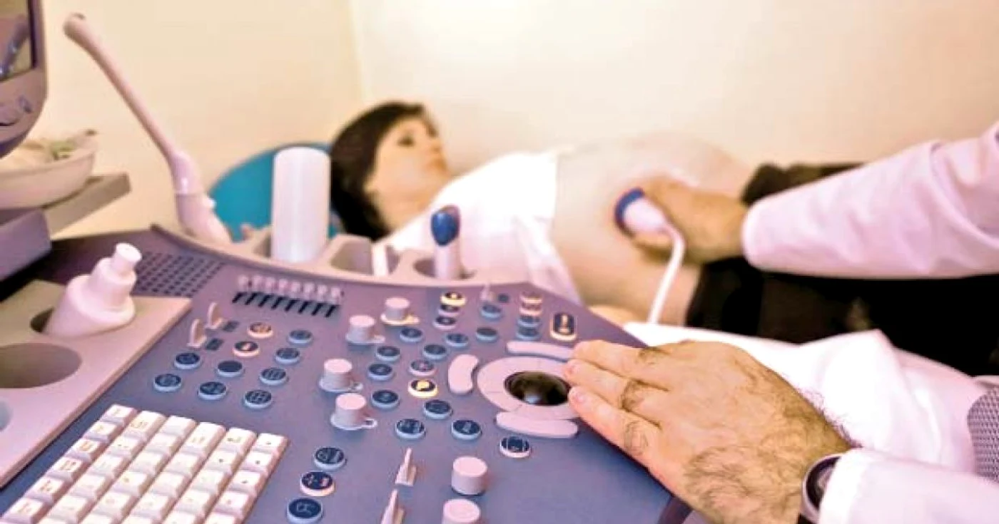 Ecografia pelviană este investigaţia care poate da un diagnostic de certitudine în cazul uterului retrovers  